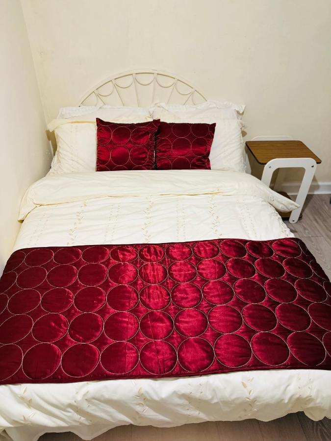 Double Bedroom In West Yorkshire, Leeds Leeds  Exterior photo